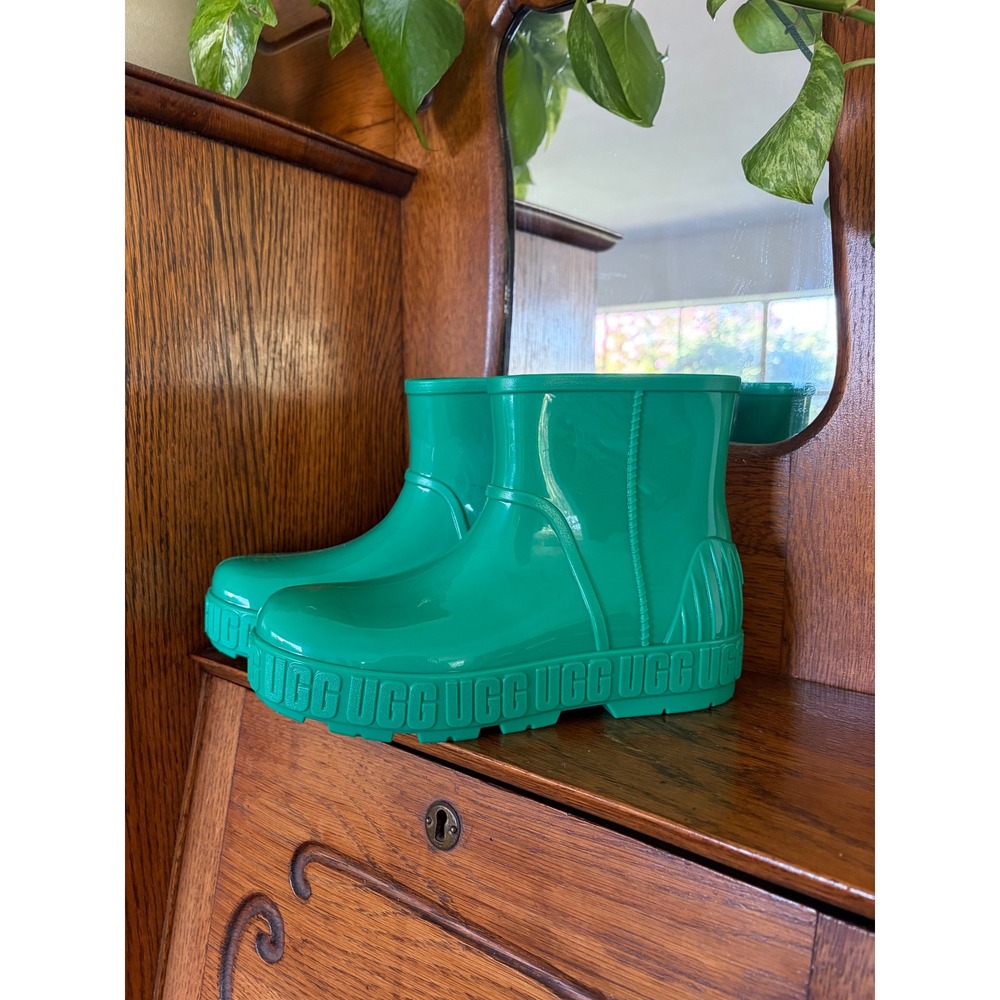 UGG Drizlita Green Waterproof Rain Boots Womens Size 7 Platform Glossy 1125731